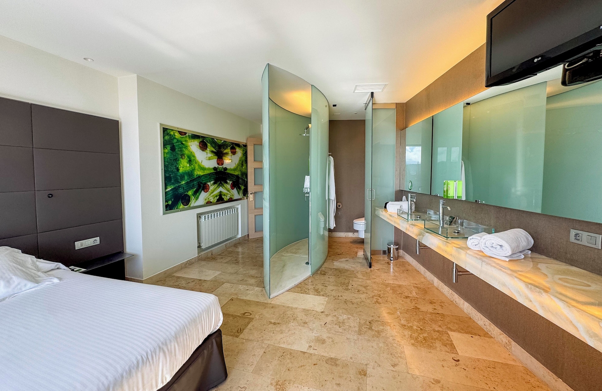 Hotel Jardines de Uleta SuitesOver view