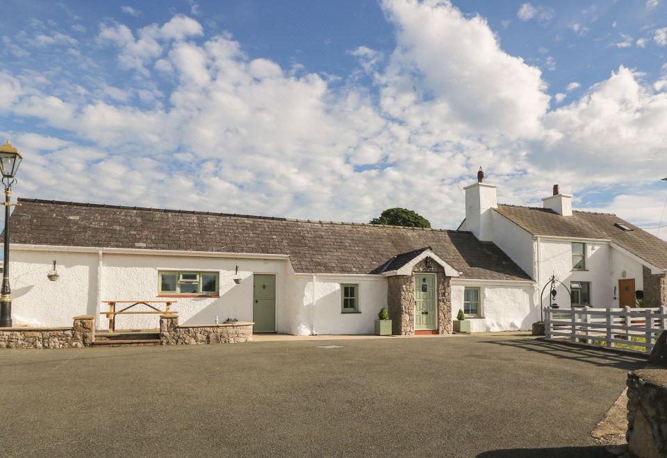 Buarthau Cottage Hotel Overview