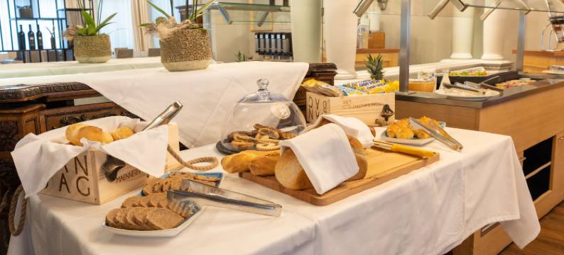 阿德霍克酒店(Adhhoc Hotel)图片