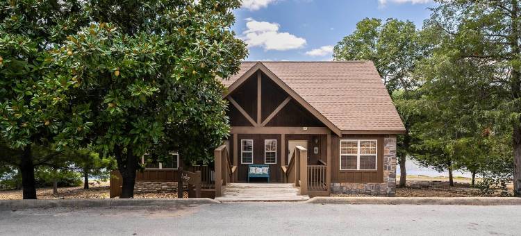 布兰森湖滨小屋：距离布兰森大道6英里！(6 Mi to Branson Strip! Lakefront Home with Fireplace)图片