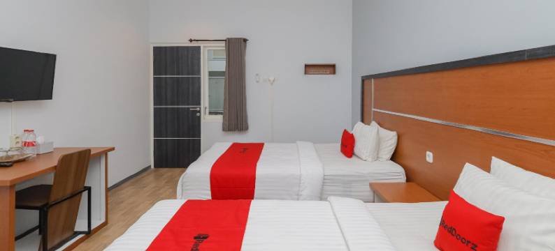 红门酒店加 @ 斯温住宿拉亚朗塞普(RedDoorz Plus at Swun Stay Raya Langsep)图片