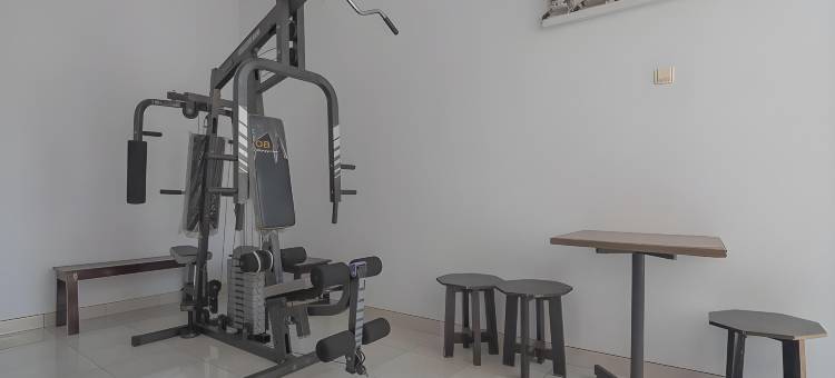 红多兹Plus酒店-近阿伦阿伦库宁冈(RedDoorz Plus Near Alun Alun Kuningan)图片