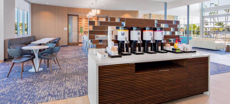 圣迭戈机场自由站欢朋套房酒店(Hampton Inn & Suites San Diego Liberty Station)图片