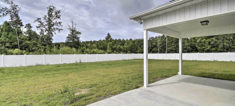 距高尔夫球场3英里：洛里斯家居，带大私人院子！(3 Mi to Golf: Loris Home w/ Big Private Yard!)图片