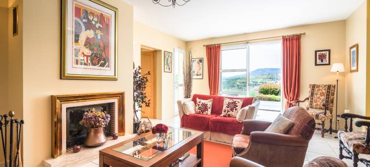 Villa in Limoux with Private Pool & Mountain Views图片