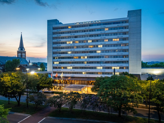 Crowne Plaza 市中心大学诺克斯维尔