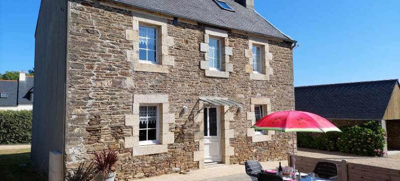 Stone House near Penze River and Morlaix Bay图片