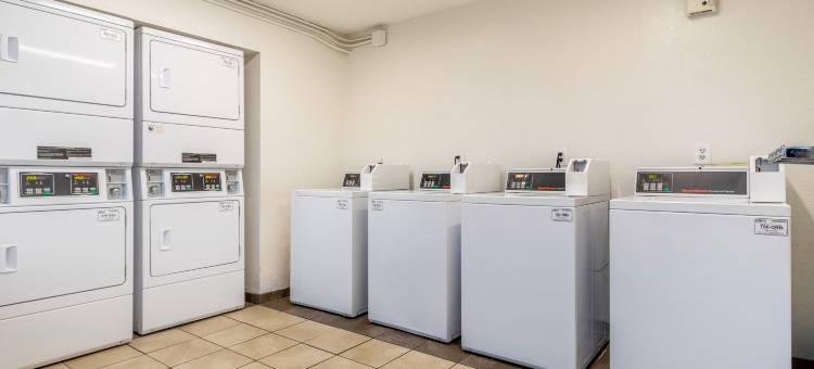 凤凰城中城红顶酒店(Red Roof Inn Phoenix - Midtown)图片