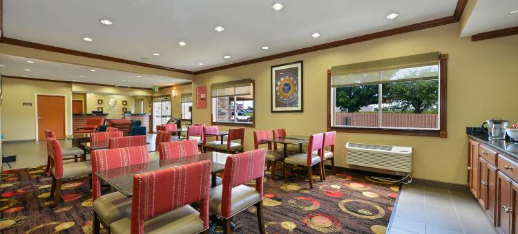 爱荷华市科拉维尔舒适套房酒店-近爱荷华河着陆(Comfort Inn & Suites Coralville - Iowa City Near Iowa River Landing)图片