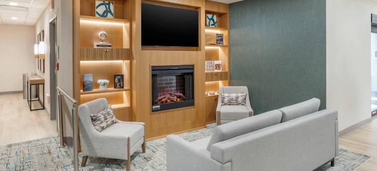 纽瓦克自由国际机场舒适套房酒店(Comfort Inn & Suites Newark Liberty International Airport)图片