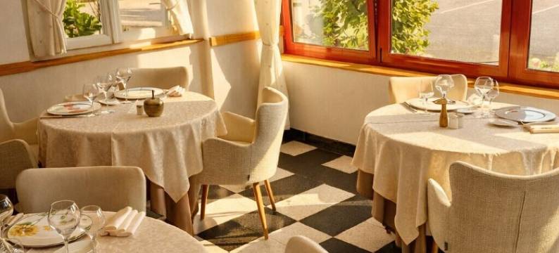 洛吉斯湖泊酒店及餐厅(Logis Hôtel & Restaurant des Lacs)图片