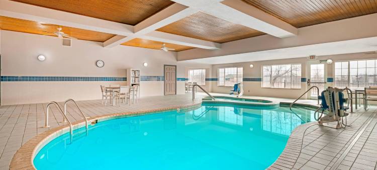 西本德丽怡酒店(Country Inn & Suites by Radisson, West Bend, WI)图片