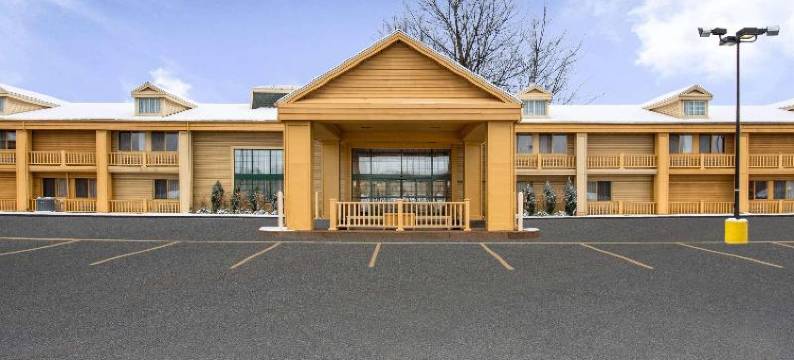 奥什科什拉昆塔温德姆酒店(La Quinta Inn by Wyndham Oshkosh)图片
