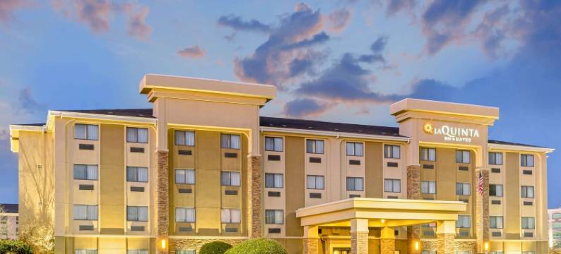 米德韦斯特城廷克空军基地拉昆塔温德姆套房酒店(La Quinta Inn & Suites by Wyndham Midwest City - Tinker AFB)图片