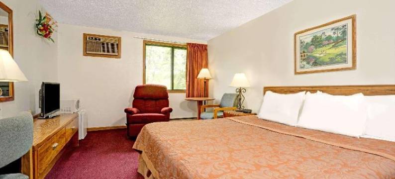 查斯卡速8酒店(Super 8 by Wyndham Chaska)图片