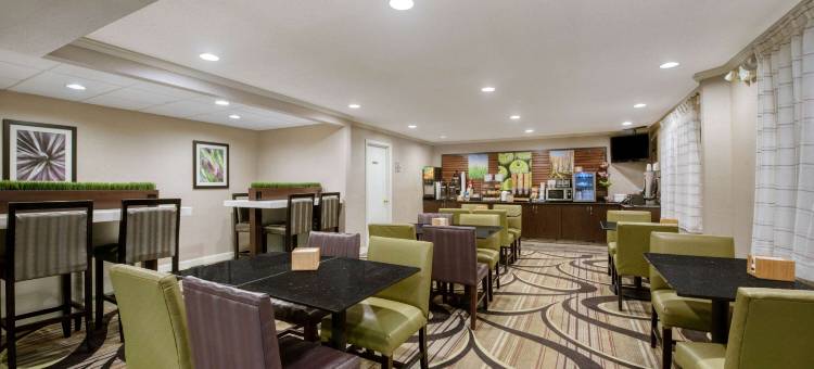 克利夫兰马其顿拉昆塔温德姆套房酒店(La Quinta Inn & Suites by Wyndham Cleveland Macedonia)图片