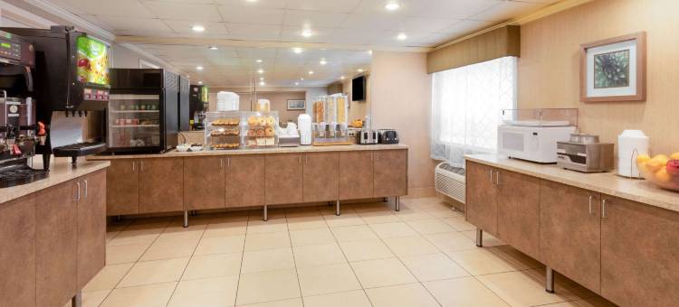 布卢明顿明尼阿波利斯机场拉昆塔温德姆酒店(La Quinta Inn by Wyndham Minneapolis Airport Bloomington)图片