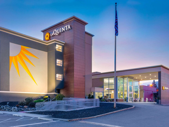 克利夫顿卢瑟福拉昆塔温德姆套房酒店