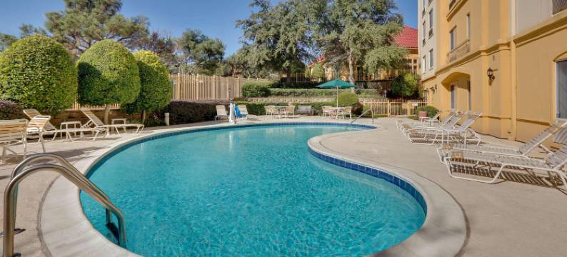 北达拉斯中心拉昆塔温德姆套房酒店(La Quinta Inn & Suites by Wyndham Dallas North Central)图片