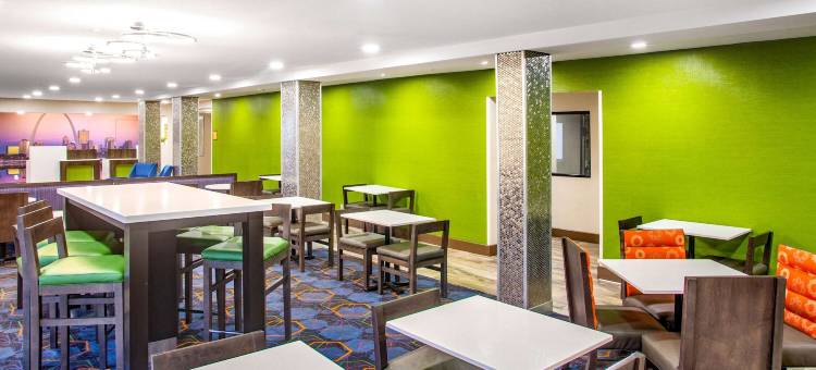 圣路易斯黑兹尔伍德机场北拉昆塔温德姆酒店(La Quinta Inn by Wyndham St. Louis Hazelwood - Airport North)图片