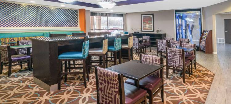 格雷斯兰孟菲斯机场拉昆塔温德姆套房酒店(La Quinta Inn & Suites by Wyndham Memphis Airport Graceland)图片