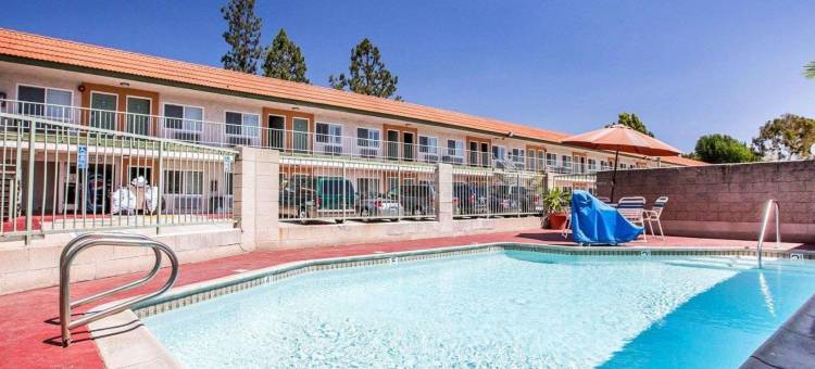 阿蒂西亚喜瑞都罗德威酒店(Rodeway Inn Artesia Cerritos)图片