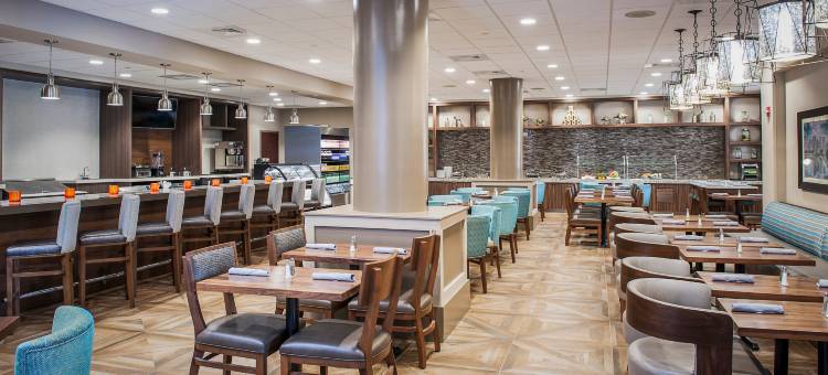 西棕榈滩机场希尔顿逸林酒店及度假村(DoubleTree by Hilton Hotel West Palm Beach Airport)图片