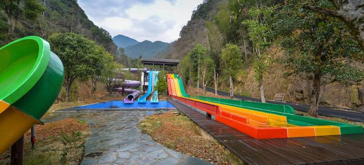 铜鼓时雨山庄图片