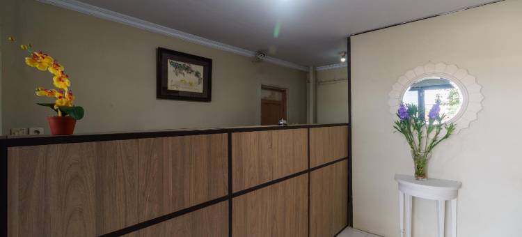 红门酒店尼尔芝卡姆佩克购物中心卡拉旺(RedDoorz Near Cikampek Mall Karawang)图片