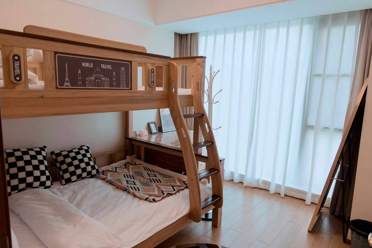 抚仙湖欢乐大世界超大落地窗公寓(新村路分店)