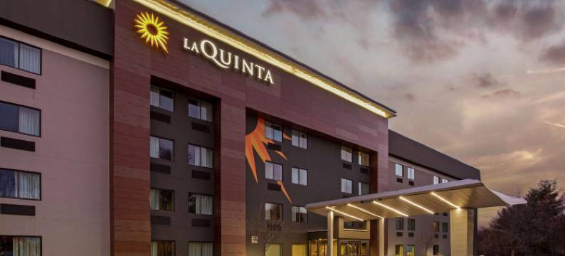 哈特福德布拉德利机场拉昆塔温德姆套房酒店(La Quinta Inn & Suites by Wyndham Hartford - Bradley Airport)图片