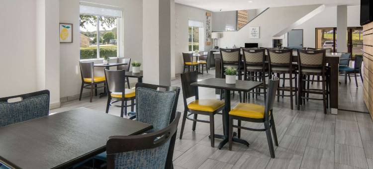 沃思堡北罗阿诺克品质套房酒店(Quality Inn & Suites Roanoke - Fort Worth North)图片