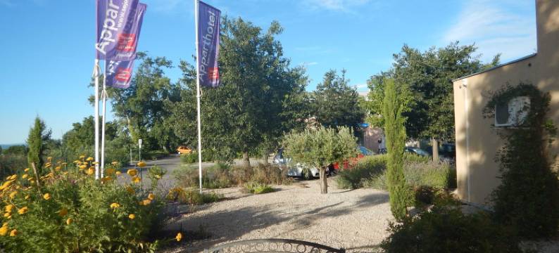 塞祖尔阿菲尔马诺斯克穆林内弗酒店(Apparthotel Séjours & Affaires Manosque)图片