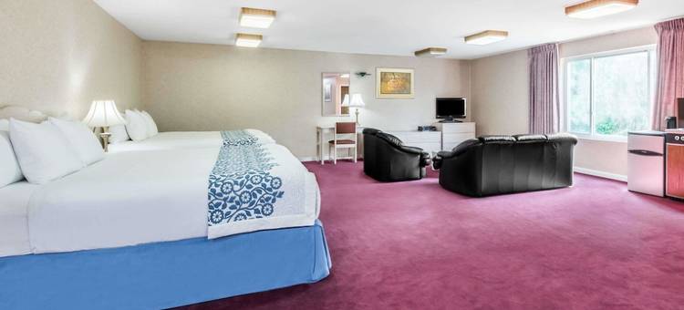 希克斯维尔长岛戴斯酒店(Days Inn by Wyndham Hicksville Long Island)图片