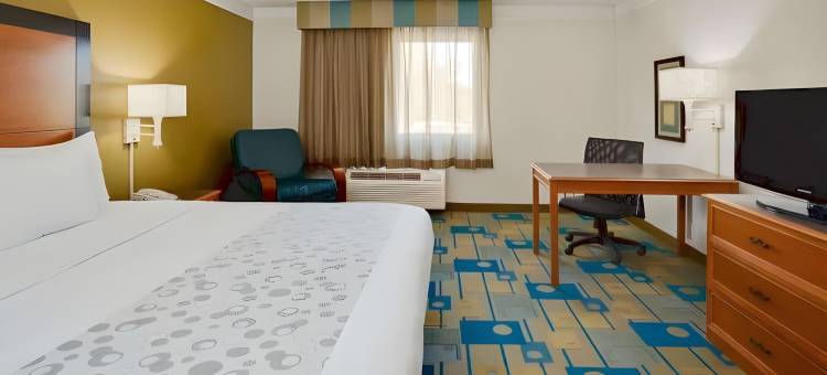 圣彼得克利尔沃特机场拉昆塔温德姆套房酒店(La Quinta Inn & Suites by Wyndham St. Pete-Clearwater Airpt)图片