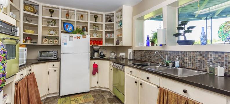 2 bedroom downstairs The Henry House and Queen pull out sofa图片