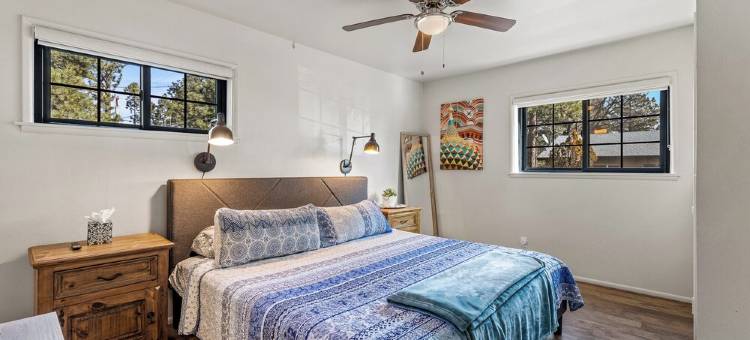 Cobalt Bungalow w/AC, Fully Fenced Yard, Covered Patio, 4 Smart TVs, W/D, WiFi图片