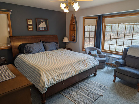 Make new memories! Vacation in the forest on Loon Lake: spacious; scenic; fun.