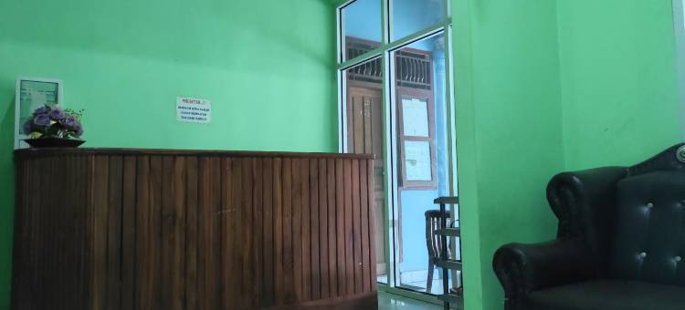 OYO 93411教法酒店托博朗(OYO 93411 Syariah Hotel Tomborang)图片