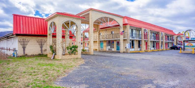 奥扎克交汇山景-由OYO管理(Ozark Junction Mountain View by OYO)图片