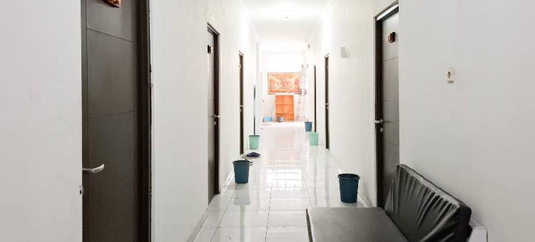 Collection O Omah Joyo Solo Inn靠近苏拉卡塔皇宫(RedDoorz at Omah Joyo Solo Inn)图片