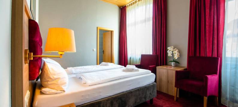 法兰克谢尔霍夫酒店(Hotel Fränkischer Hof)图片