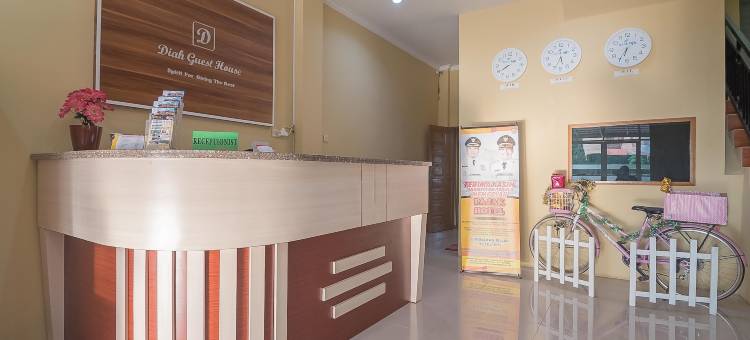 红多兹Plus酒店-近沙姆斯丁努尔机场3号(RedDoorz Plus Near Syamsudin Noor Airport 3)图片