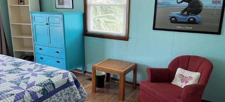 家庭友好，距海滩仅数步之遥，宠物友好型度假屋(Family and Pet Friendly, steps from the beach)图片