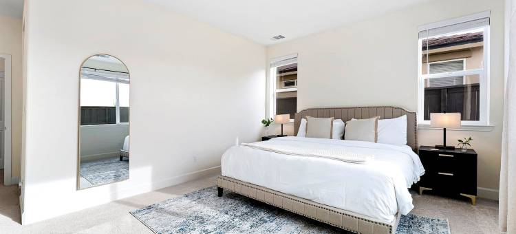 时尚光滑的4卧室内华达州住宅，靠近雷诺市中心(Stylish Sleek 4Br Nevada Home Near Downtown Reno)图片