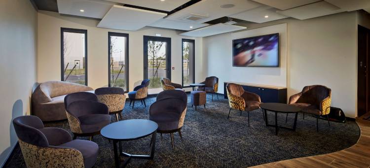 康布斯拉维尔塞纳特凯亚德酒店(Kyriad Combs-La-Ville - Senart)图片