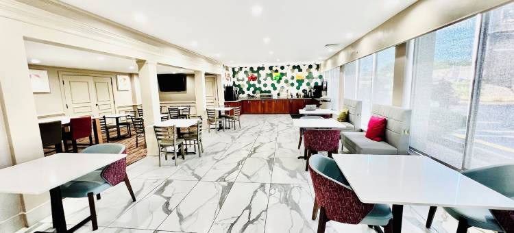 南麦克多诺I-75品质套房酒店(Quality Inn & Suites McDonough South I-75)图片