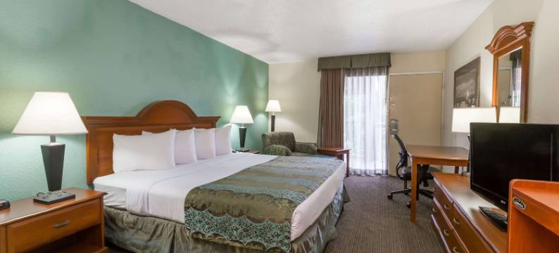 萨拉索塔呗盟套房酒店(Baymont by Wyndham Sarasota)图片