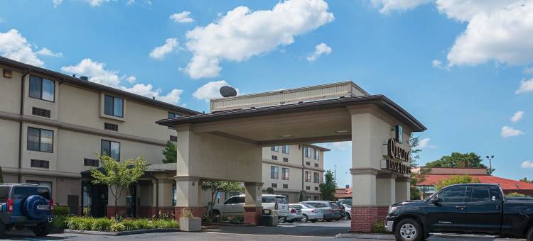 品质酒店及套房底特律大都会机场(Quality Inn & Suites Detroit Metro Airport)图片