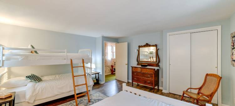 沃尔顿林间之家：有火坑和现场池塘！(Fire Pit & On-site Pond: Wooded Walton Home!)图片